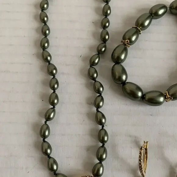 Monet Pearl Necklace Bracelet Dangle Earring Set Sage Green Gold 4 Pc Set - Picture 6 of 10